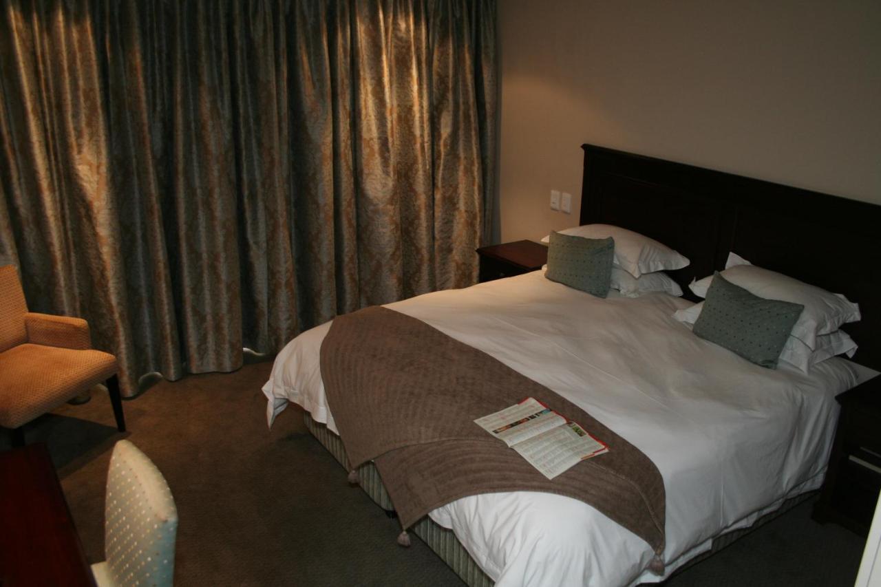 Queens Casino And Hotel Queenstown Exterior foto